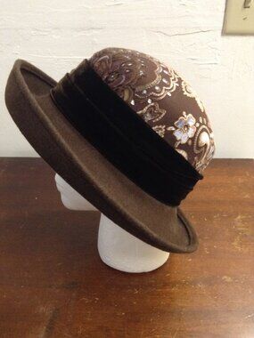 Brown Breton Hat w. Raised Velour Floral-Patterned Paisley Crown & Velour Band
